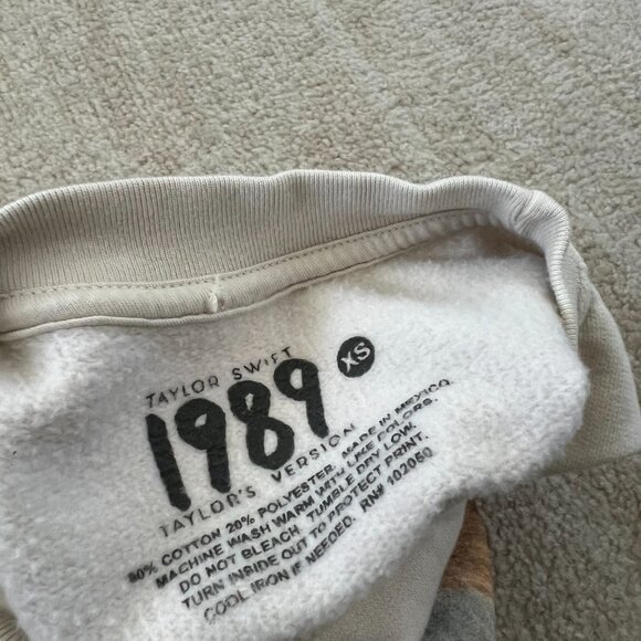 Taylor Swift 1989 TV Crewneck Merch Sweatshirt XS With Seagulls - Picture 2 of 9